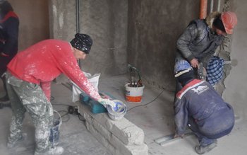 Muncitorii de la Victor Construct …