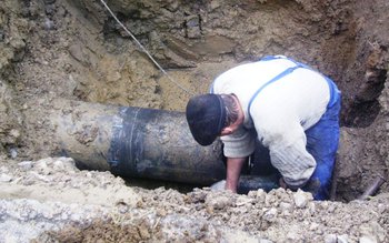 Avarii provocate de îngheţarea conductelor …