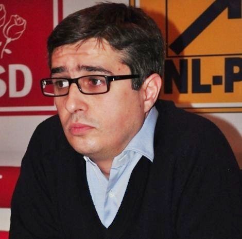 Andrei Dolineaschi: „Înlocuirea lui Emil Boc cu şeful SIE aminteşte de lupta dintre Securitate şi Partidul Comunist din timpul lui Ceauşescu”