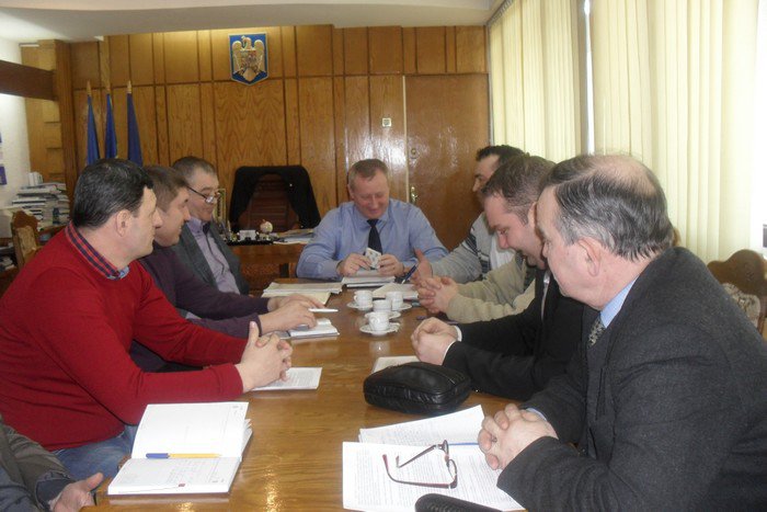 Prefectul a discutat cu reprezentanţii Asociaţiei Comunelor Botoşani despre noua legislaţie privind venitul minim garantat