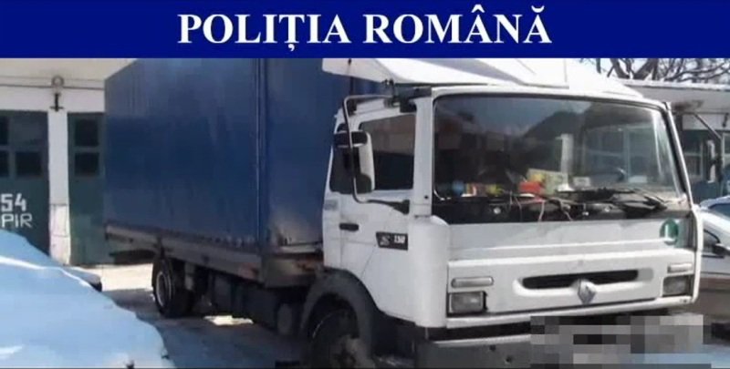 [VIDEO] Captură de peste 24.000 pachete de ţigări, depistată de poliţiştii botoşăneni