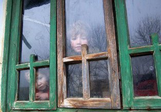 Patru minori scoşi din mediul …