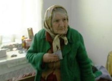 Solidaritate: O bătrână de 88 de ani din Dorohoi şi-a dat ultimii bani pentru ajutorarea sinistraţilor zăpezii 