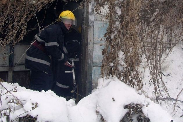 Tragic: În timp ce erau la priveghi le-a luat foc casa 