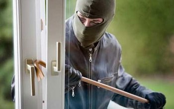 Furt din locuinţă la Răuseni