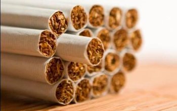 Îmbrăcaţi cu ţigarete de contrabandă …