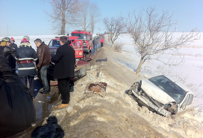 Grav accident de circulaţie cu cinci victime între Vlădeni şi Baisa