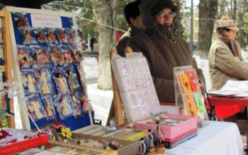 Mărţişoare tradiţionale pentru toate buzunarele …