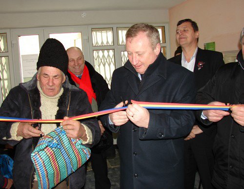 Noul centru APIA de la Bucecea inaugurat de un ţăran