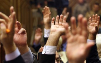 Unii parlamentari ai PDL isi …