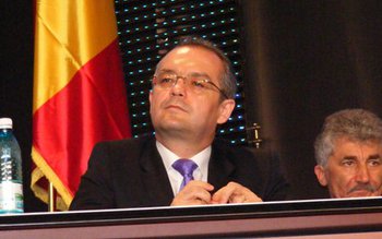 Alegeri locale: Cu cine se …