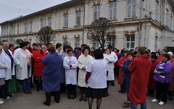 Cadrele medicale de la Secţia …