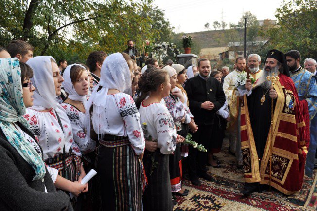 Mai multe biserici din judeţ vizitate de Mitropolitul Moldovei şi Bucovinei