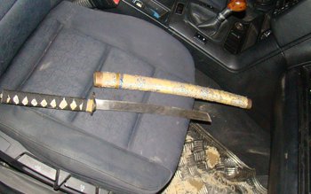 Bătaie cu săbii în faţa …