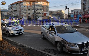 Maşină puternic avariată de un …