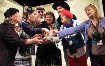 Teatrul Mihai Eminecu prezintă spectacolul …