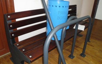 Coşuri de gunoi şi bănci …