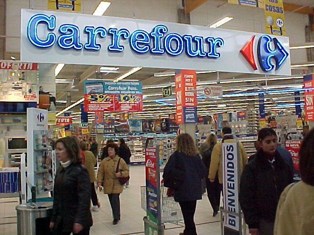 Carrefour: De Sărbatori, mai multe cadouri și surprize la cumpărăturile prin cardul Carrefour MasterCard!