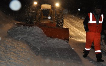 Incredibil! Drumuri înzăpezite în luna …