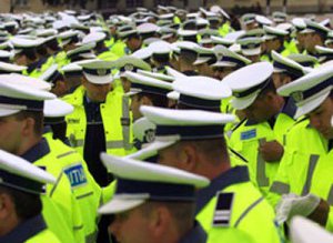 Sute de poliţişti mobilizaţi pentru …