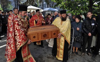 Astăzi va fi adusă racla …