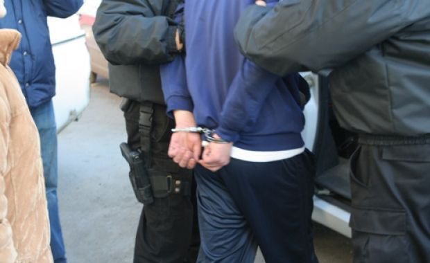 Bărbatul care şi-a înjunghiat fosta soţie a fost prins la Botoșani
