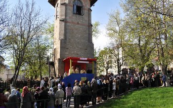 Prefectul, primarul şi sute de …