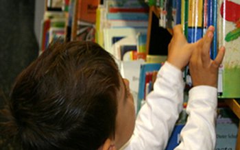 Campanie de strângere de cărţi, …