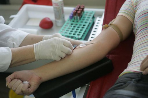 Centrul de Transfuzii Botoşani cheamă botoşănenii şi luni să doneze sânge