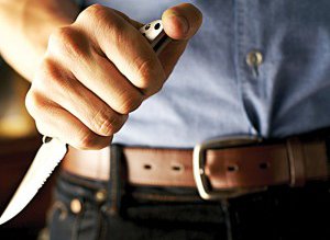 Cercetat pentru port ilegal al …