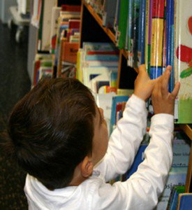 Colecta de cărţi pentru copiii săraci ajunge la Botoşani Shopping Center
