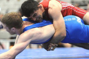 Luptătorul botoşănean Alin Alexuc s-a …