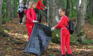 Echipa locală Let’s Do It, Romania, provocă voluntarii la competiţie