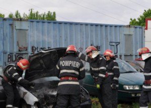 Două maşini având acelaşi proprietar, incendiate