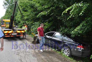 Limuzină implicată într-un accident în pădure la Baisa