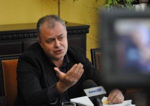 Primarul Cătălin Flutur le dă …