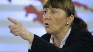 Monica Macovei îi cere demisia lui Ponta: „A folosit o instituţie a statului pentru a-şi scăpa un prieten”