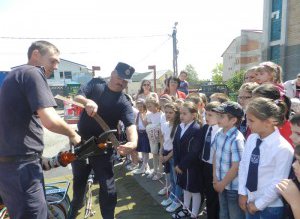 Pompierii, prietenii copiilor !