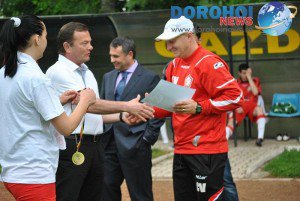 Jucătorii şi staful echipei FCM …