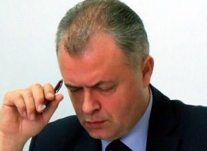 Cătălin Flutur renunţă la mandatul …