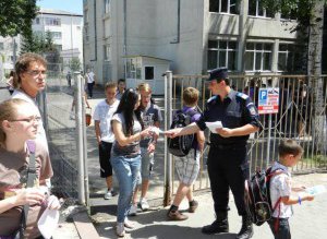 Jandarmii le-au spus elevilor „Liber …