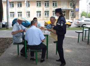 Poliţiştii derulează campania “Vacanţă în …