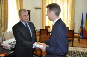 Flutur a salutat toţi angajaţii …