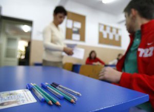 Doi elevi de clasa a …