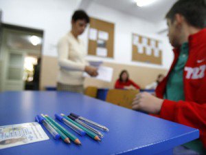 Doi elevi de clasa a VIII-a au sustinut testarea nationala pe patul de spital