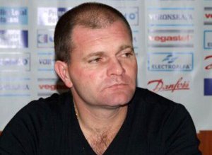 Mai multe echipe din liga …