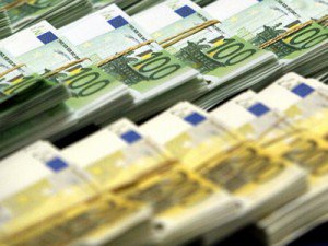 A utilizat aparate electronice cu softuri pirat şi a creat un prejudiciu de 100.000 de euro