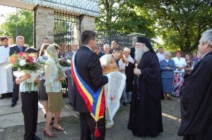 A fost sfinţit Complexul Parohial Sf. M. MC. Gheorghe Ibăneşti