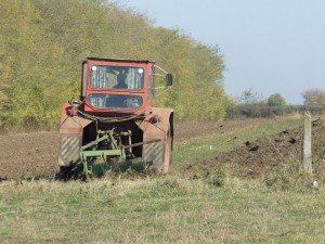 Cererea de rambursare a accizei la motorina poate fi depusă de către fermierii interesaţi