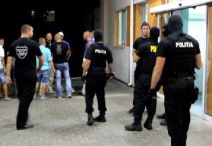 Tineri reţinuţi în urma scandalului de la un club din Botoşani